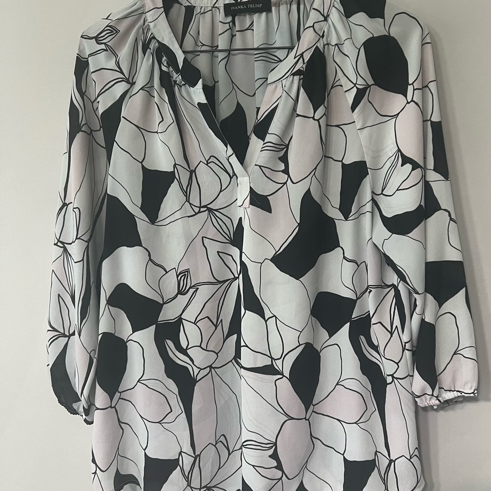 IVANKA TRUMP Blouse.  Beautiful pastel pattern.